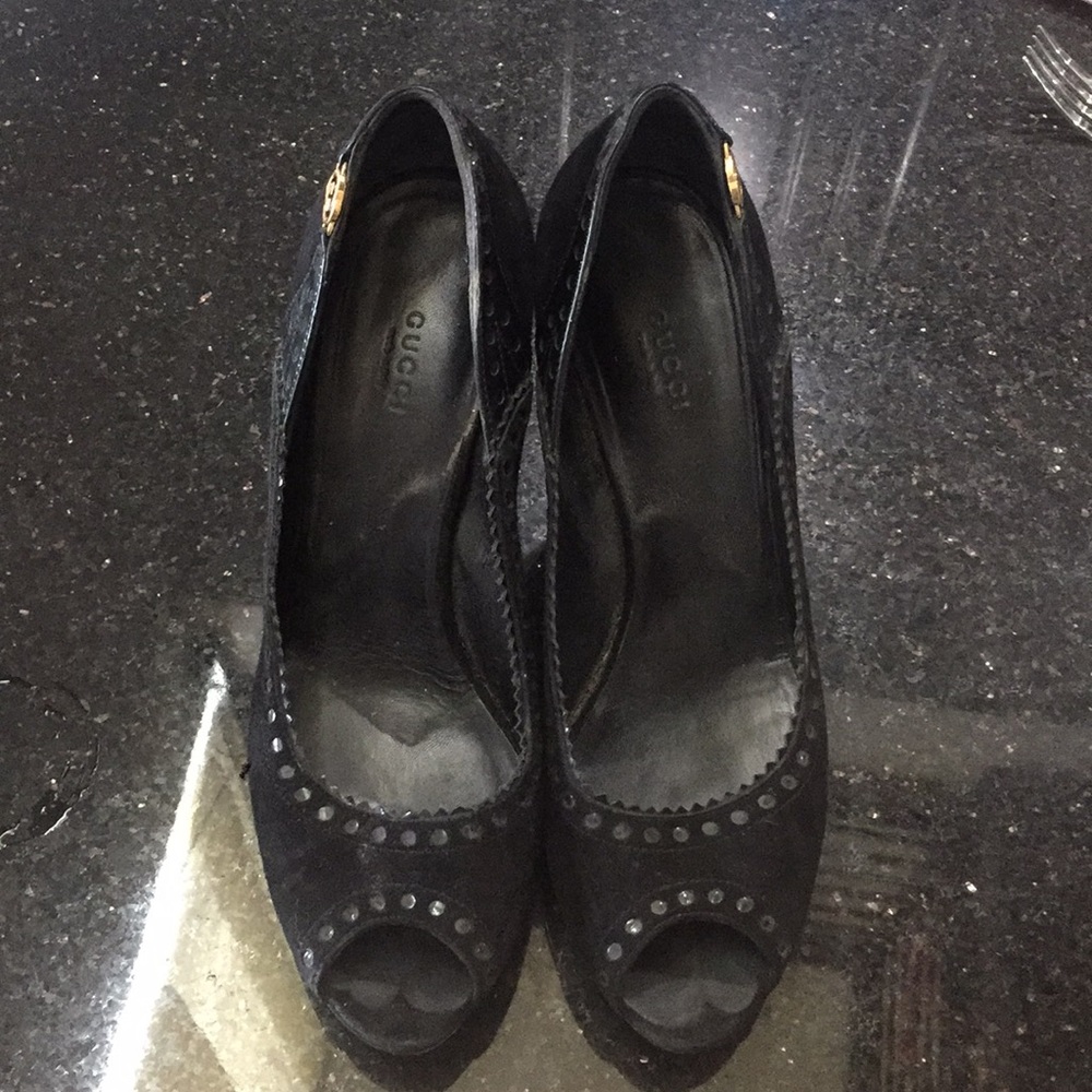 Black Gucci 3” peep toe pumps